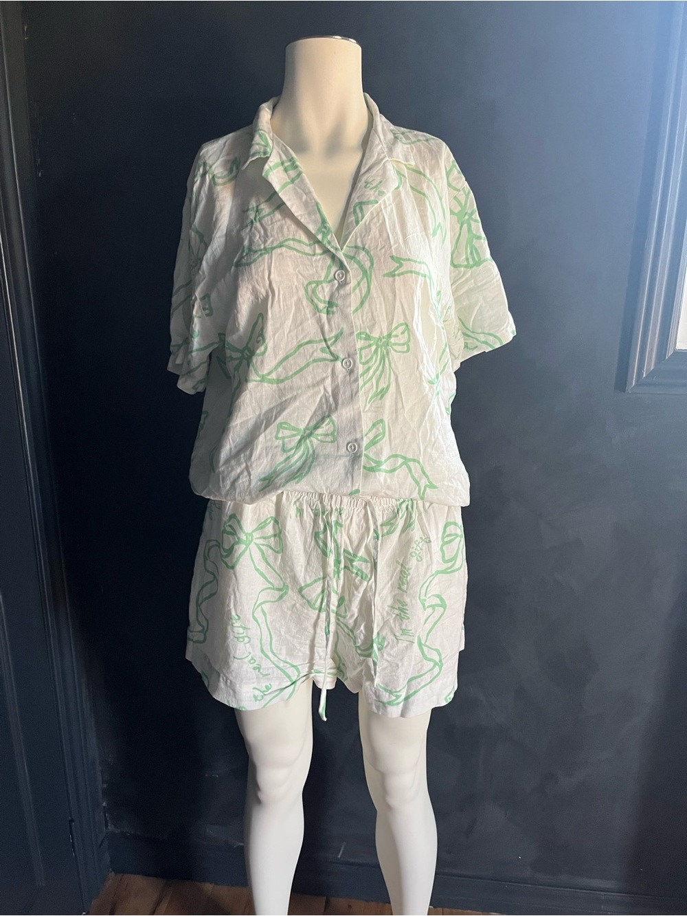Women's White & Light Green Printed Casual Drawstring Shorts & Top Set